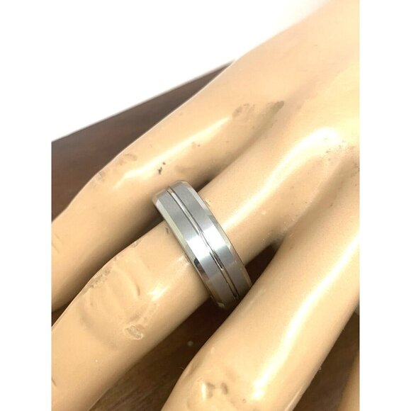 Men's Wedding Band Silver Tungsten Stainless Steel 8mm Ring Size 13.5 - Picture 13 of 14